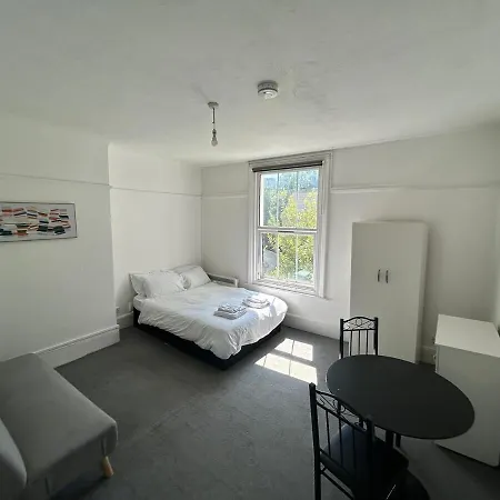 Tranquil Studio In Croydon
